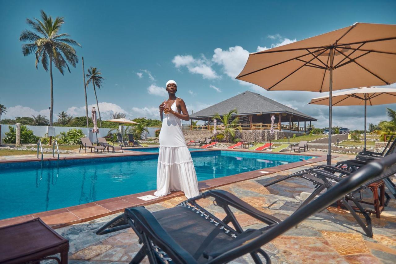 Lemon Beach Resort Elmina エクステリア 写真