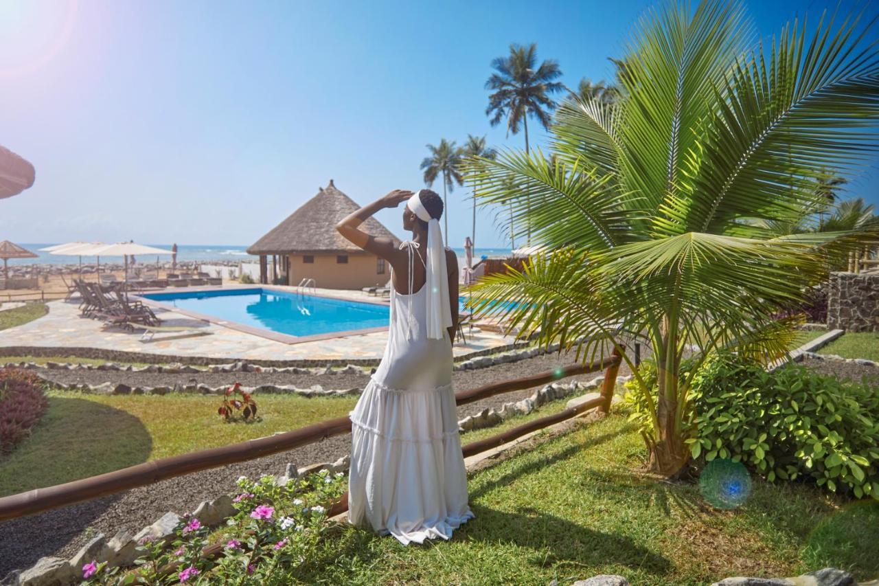 Lemon Beach Resort Elmina エクステリア 写真
