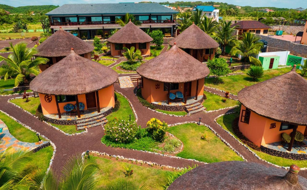Lemon Beach Resort Elmina エクステリア 写真