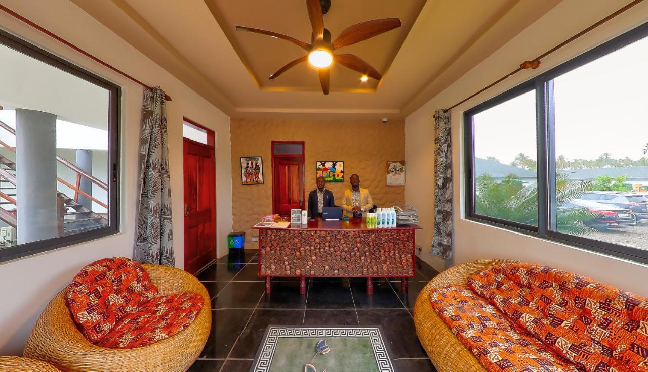 Lemon Beach Resort Elmina エクステリア 写真