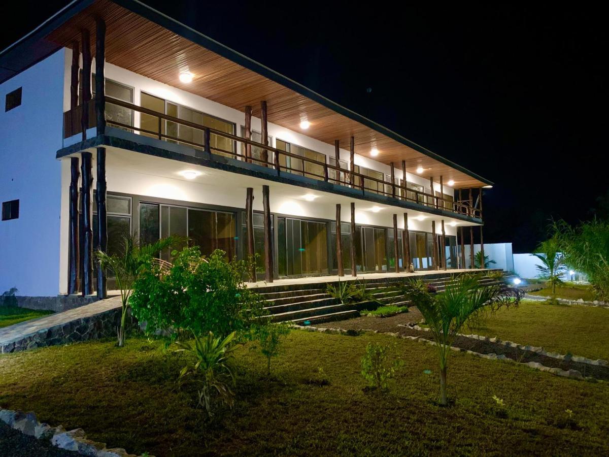 Lemon Beach Resort Elmina エクステリア 写真